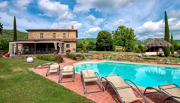affitto casa vacanze con piscina nella campagna toscana per turisti